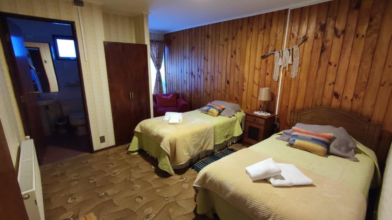 Hostal Los Pinos Puerto Natales Exterior foto