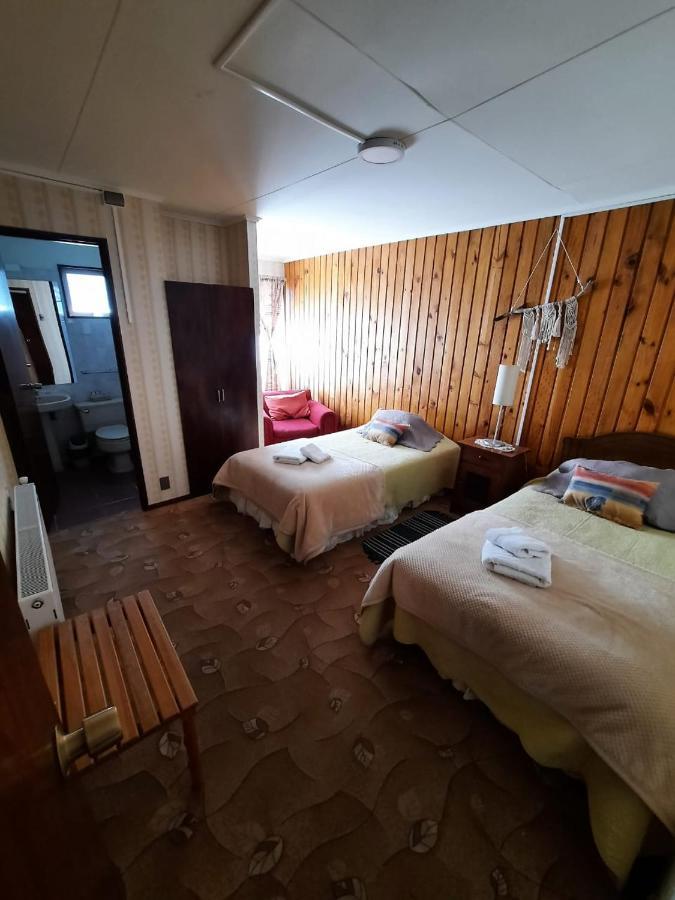Hostal Los Pinos Puerto Natales Exterior foto