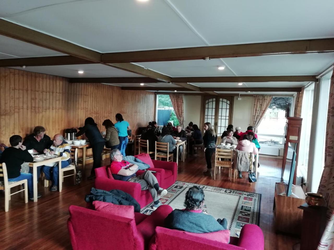 Hostal Los Pinos Puerto Natales Exterior foto