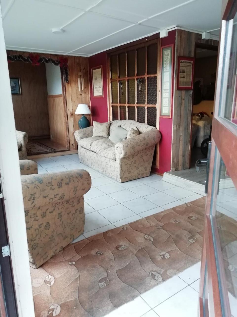 Hostal Los Pinos Puerto Natales Exterior foto